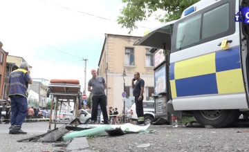 სასწრაფო დახმარების მანქანა ავარიაში მოყვა