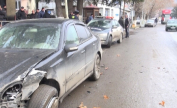 ბორჯომში ერთმანეთს სამი ავტომობილი შეეჯახა