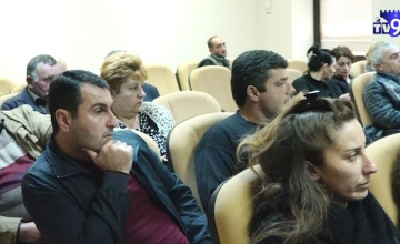 საკრებულოს რიგგარეშე სხდომას ოპოზიცია არ ესწრებოდა (ვიდეო)