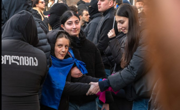 თბილისის იზოლატორებში ადგილები აღარ არის - დაკავებულების უმეტესობა ამ დრომდე საპოლიციო მანქანებში ჰყავთ - ადვოკატი