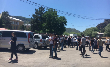 აბიტურიენტებმა ქიმიის, პედაგოგებმა პროფესიული უნარების გამოცდა ჩააბარეს