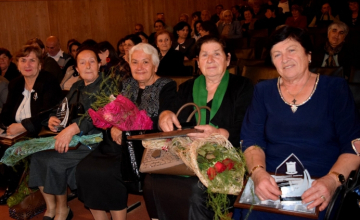 ნახეთ, როგორ აღნიშნეს პენსიონერმა მასწავლებლებმა სკოლის დატოვება (ფოტო რეპორტაჟი)