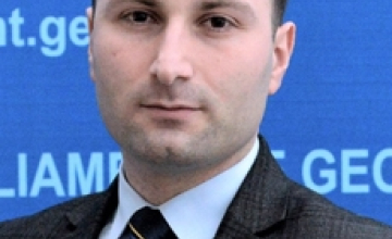 ბაკურიანში დეპუტატ ანრი ოხანაშვილს სიტყვიერი შეურაცხყოფა მიაყენეს