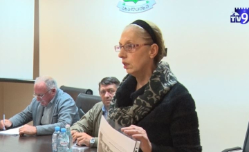 თამარ გოგოლაძემ საკრებულოს სხდომა პროტესტის ნიშნად დატოვა (ვიდეო)