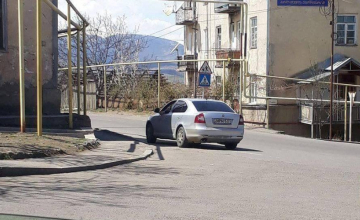 პოლიციის დეპარტამენტის ვალის განყოფილების უფროსი საგზაო მოძრაობის წესს არღვევს