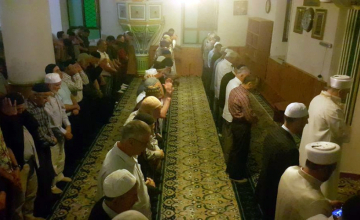 მუსლიმი მრევლი რამაზან ბაირამს აღნიშნავს.