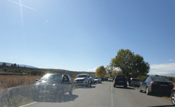 ახალციხეში ავტომობილი და ტრაქტორი გზიდან გადავარდა