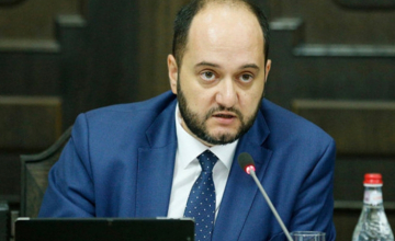 Սաակաշվիլին պետք է զրկվի ԵՊՀ պատվավոր դոկտորի կոչումից. Արայիկ Հարությունյան