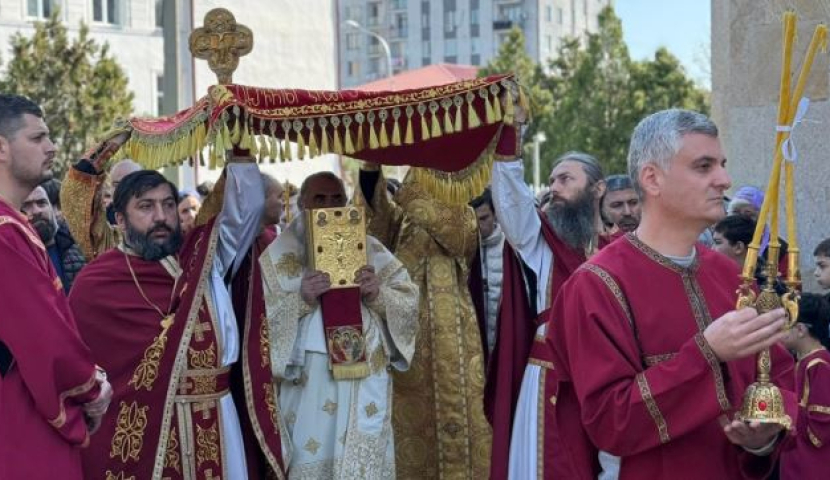 დიდი შაბათი - ჯვარცმული ქრისტეს აღდგომის მოლოდინი