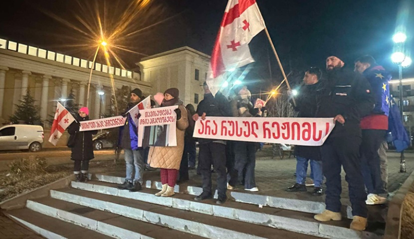 არა რუსულ რეჟიმს! ვითხოვთ ახალ არჩევნებს! - ახალციხეში აქცია მიმდინარეობს