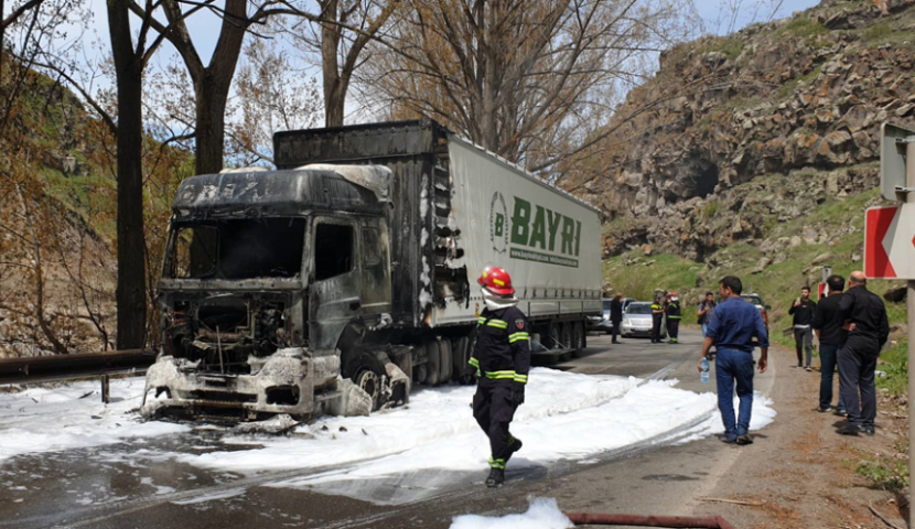Ախալցիխե-Ախալքալաքի ճանապարհին բեռնատարն այրվել է